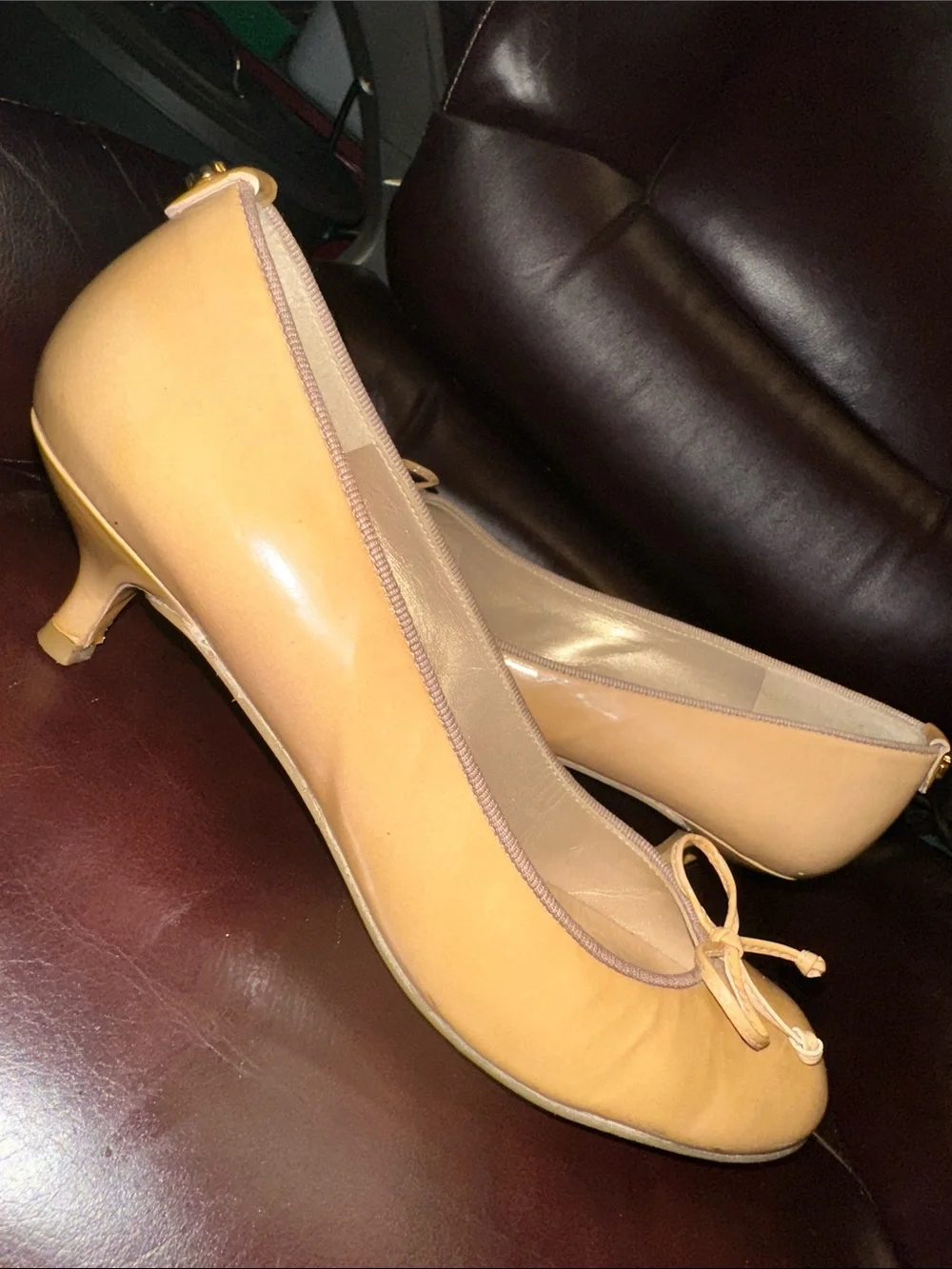 Stuart Weitzman Nude Patent Leather Kitten Heels - Picture 2 of 16